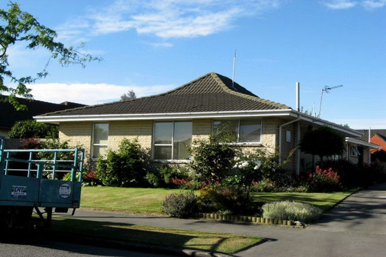 Photo of property in 16b Broadfell Avenue, Avonhead, Christchurch, 8042