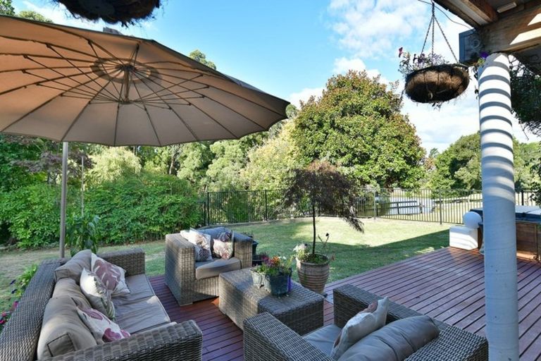 Photo of property in 30 Moontide Road, Kumeu, 0892