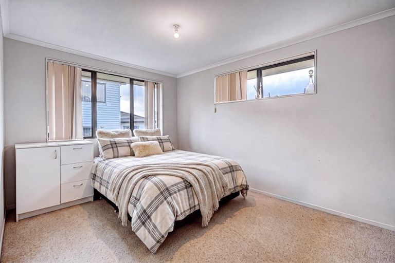 Photo of property in 11 Plumstead Rise, Glen Eden, Auckland, 0602