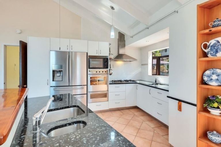 Photo of property in 17 King Richard Place, Browns Bay, Auckland, 0630