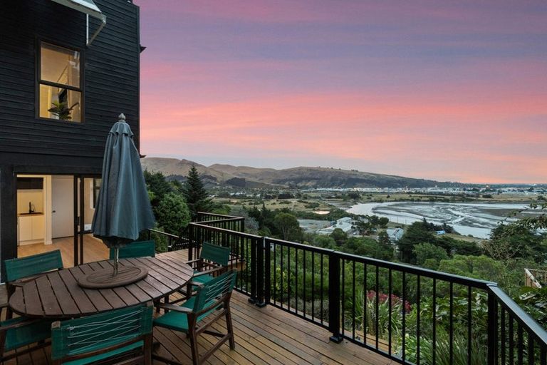 Photo of property in 5 Osmond Lane, Mount Pleasant, Christchurch, 8081