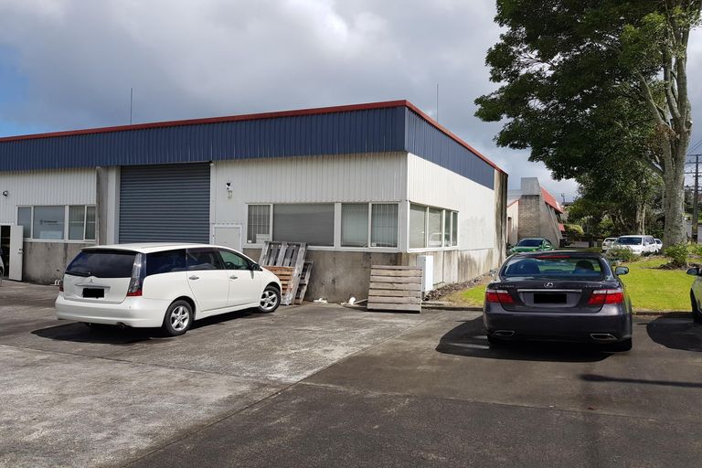 Photo of property in 14a Hepburn Road, Glendene, Auckland, 0602