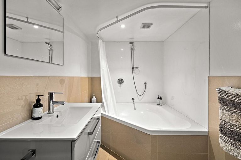 Photo of property in 325 Don Buck Road, Massey, Auckland, 0614