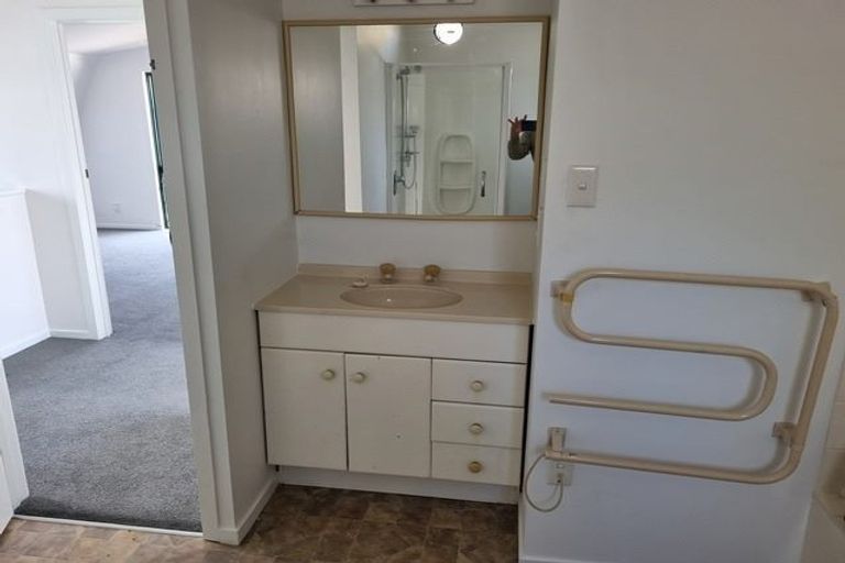 Photo of property in 1/80 Sunnyside Road, Sunnyvale, Auckland, 0612