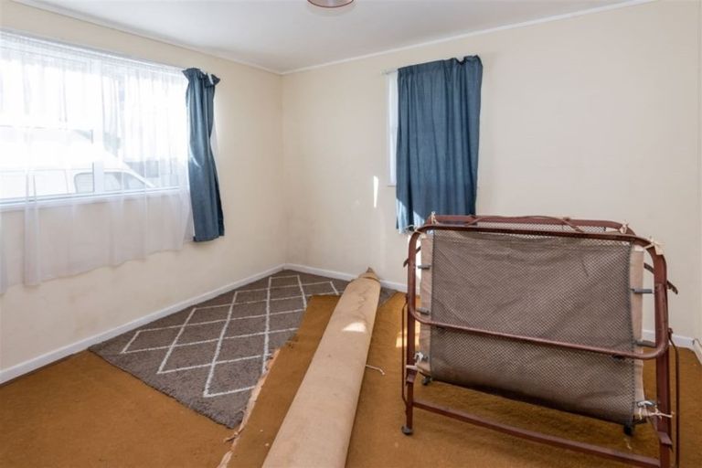 Photo of property in 35 Sunnyside Road, Sunnyvale, Auckland, 0612