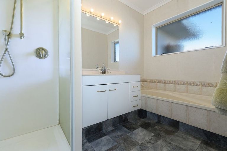 Photo of property in 6 Poinsettia Place, Mount Maunganui, 3116