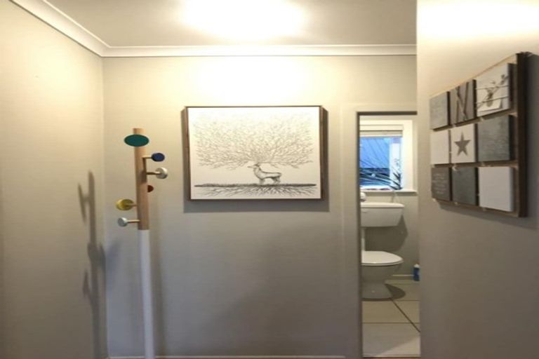 Photo of property in 140 Ennis Avenue, Pakuranga Heights, Auckland, 2010