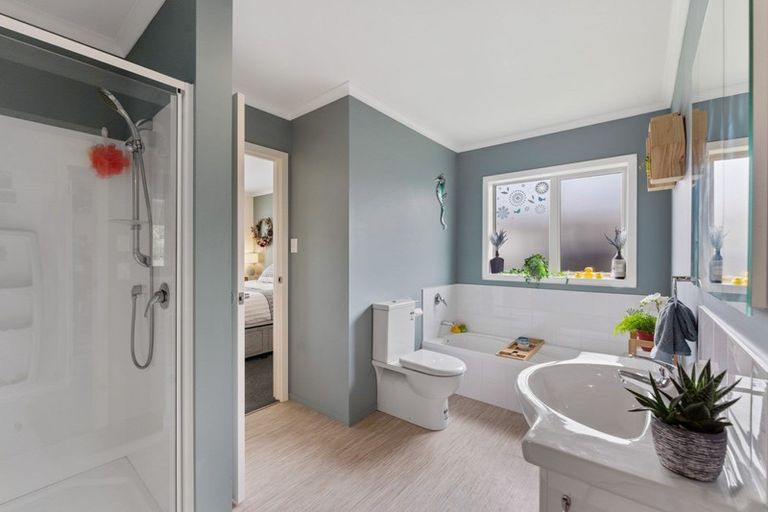 Photo of property in 23 Bowen Street, Woodville, 4920