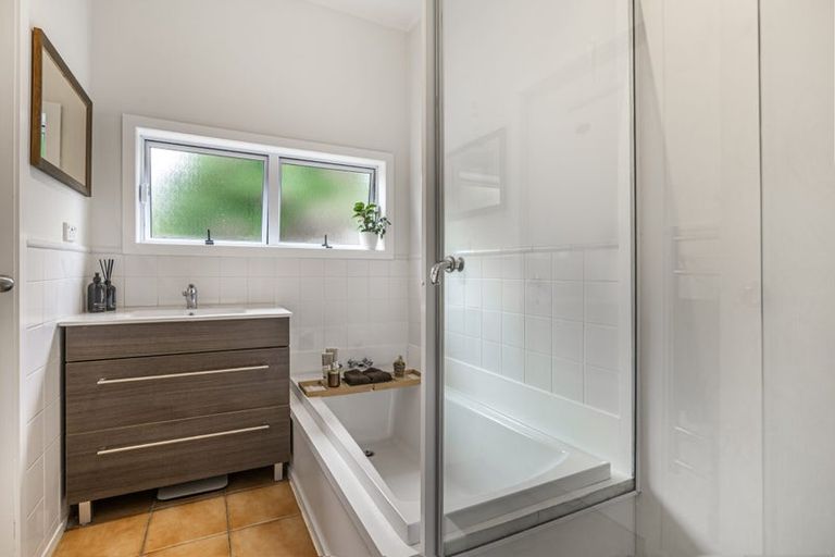 Photo of property in 2/158 Onewa Road, Northcote, Auckland, 0627