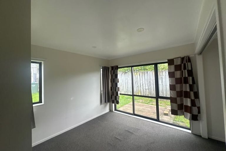 Photo of property in 19 Barrys Road, Glendene, Auckland, 0602