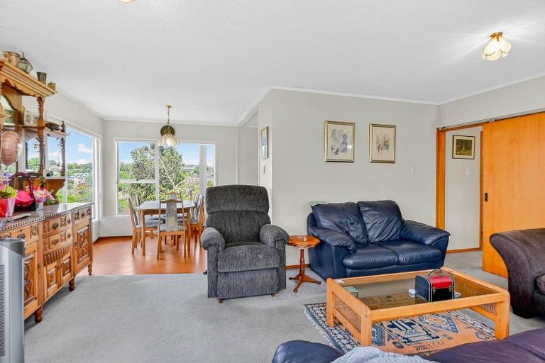 Photo of property in 220 Glamorgan Drive, Northcross, Auckland, 0630