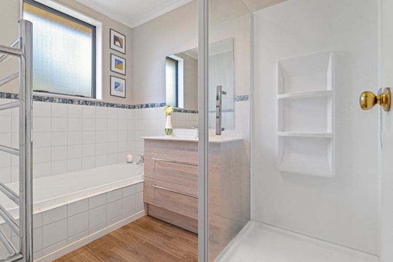 Photo of property in 38 Diomede Glade, Flagstaff, Hamilton, 3210