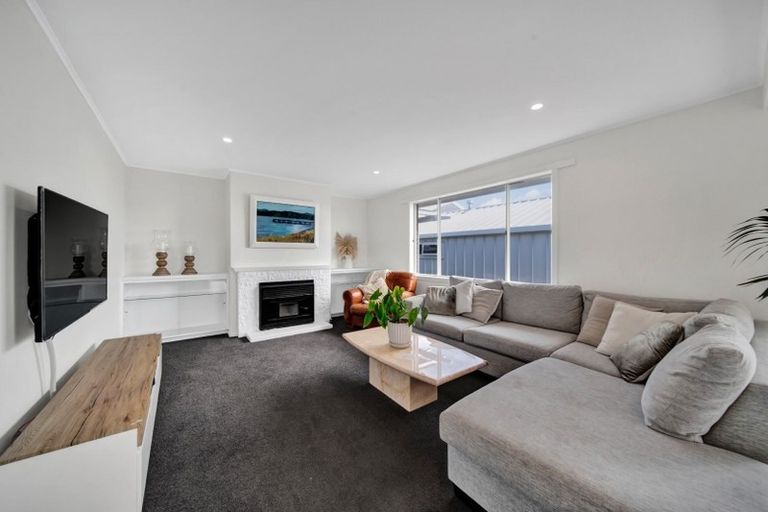 Photo of property in 27 Wairau Road, Oakura, 4314