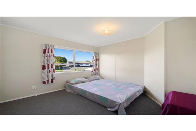 Photo of property in 1/15 Moncrieff Avenue, Clendon Park, Auckland, 2103