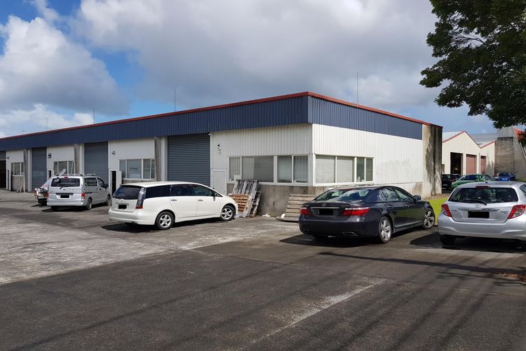 Photo of property in 14a Hepburn Road, Glendene, Auckland, 0602