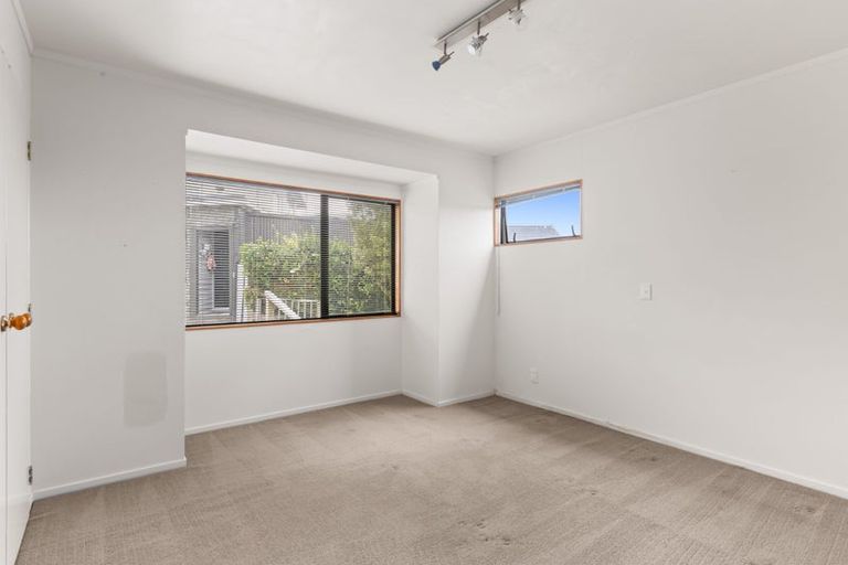 Photo of property in 4a Orewa Heights Crescent, Orewa, 0931