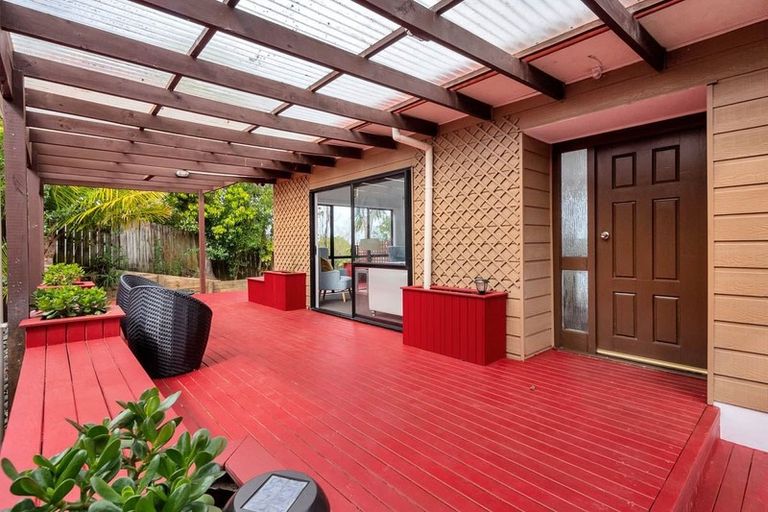 Photo of property in 1/15 Kupari Place, Totara Vale, Auckland, 0629