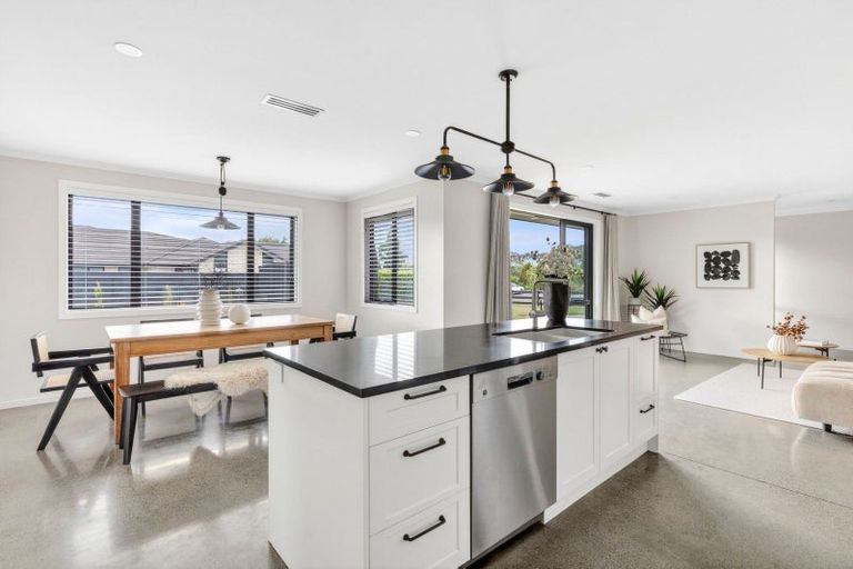 Photo of property in 15 Moemoea Place, Cambridge, 3434