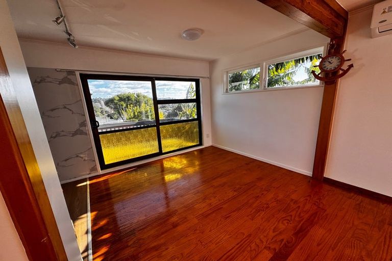 Photo of property in 75 Avonleigh Road, Green Bay, Auckland, 0604