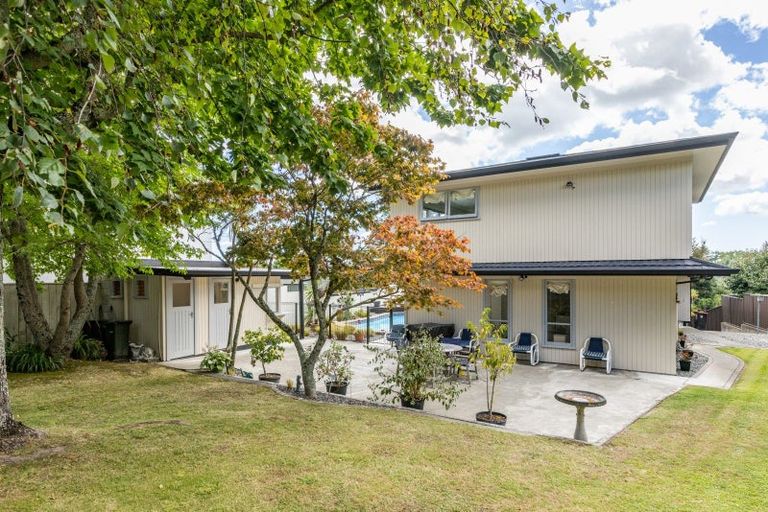 Photo of property in 46 Tauroa Road, Havelock North, 4130