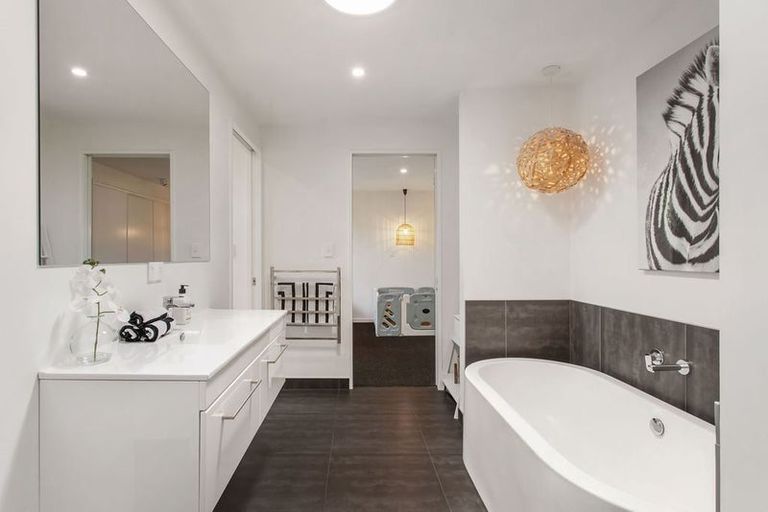 Photo of property in 34 Ellesmere Street, Marshland, Christchurch, 8083