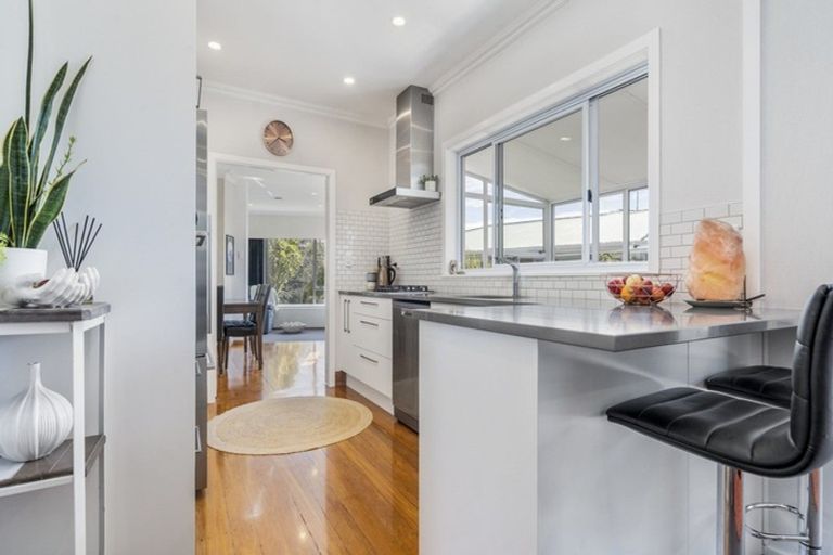 Photo of property in 32 Plympton Street, Brooklands, New Plymouth, 4310