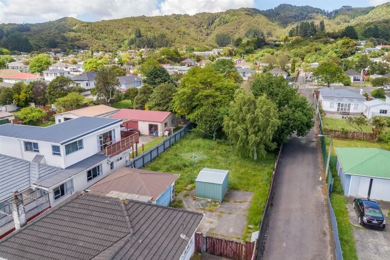 Photo of property in 20 Hinau Grove, Wainuiomata, Lower Hutt, 5014