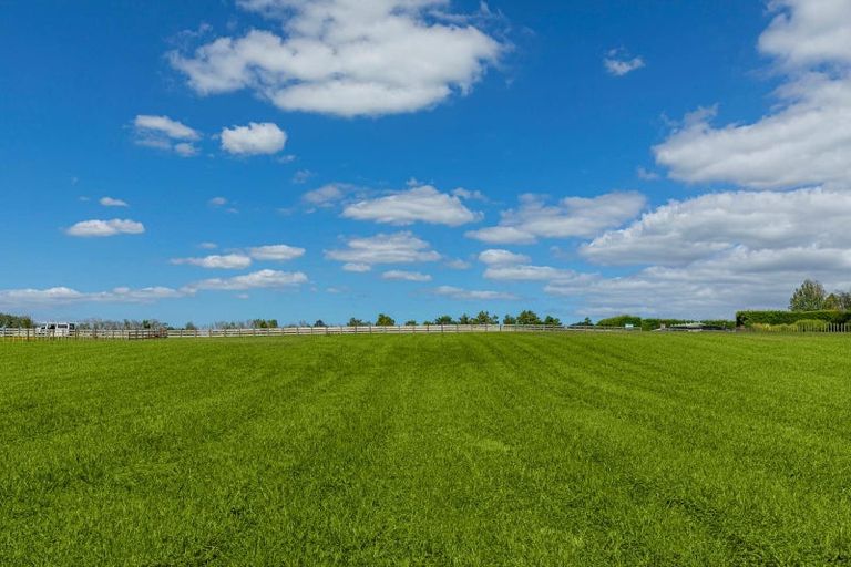 Photo of property in 53 Dysart Lane, Kumeu, 0891