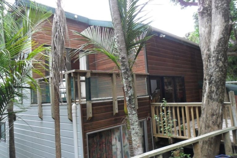 Photo of property in 103 Leigh Road, Leigh, 0985