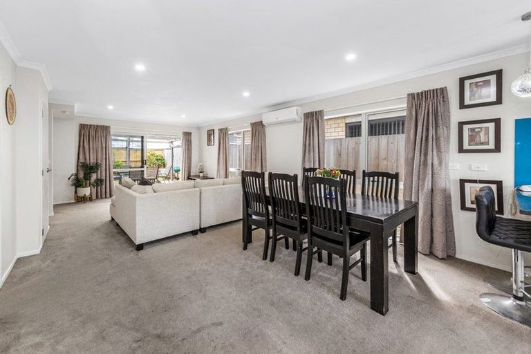 Photo of property in 16 Dolbel Place, Mangere East, Auckland, 2024