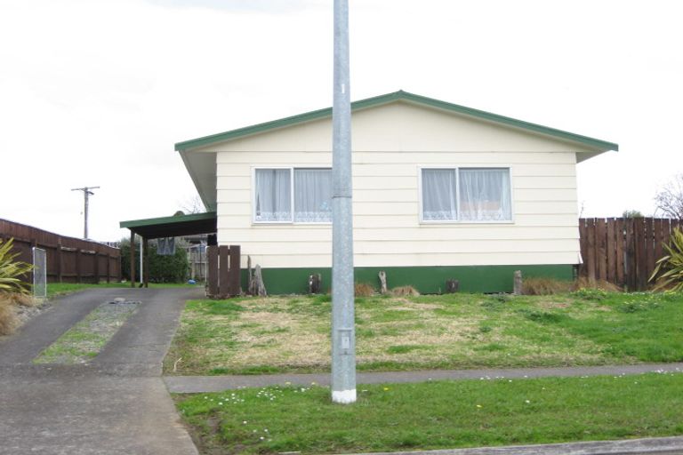 Photo of property in 19 Aratapu Street, Waitara, 4320