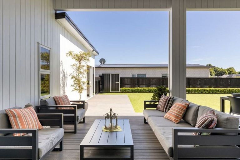 Photo of property in 9 Washingtonia Way, Omokoroa, 3114