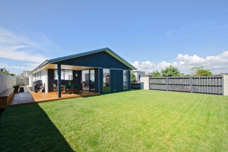 Photo of property in 15 Coprosma Close, Papamoa Beach, Papamoa, 3118