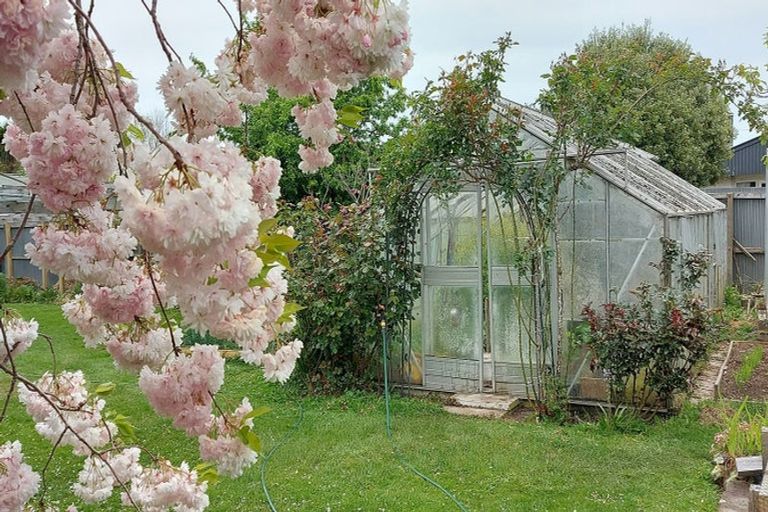 Photo of property in 5 Dalton Place, Burnside, Christchurch, 8053