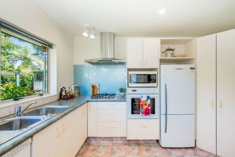 Photo of property in 25 Awanui Drive, Waikanae, 5036