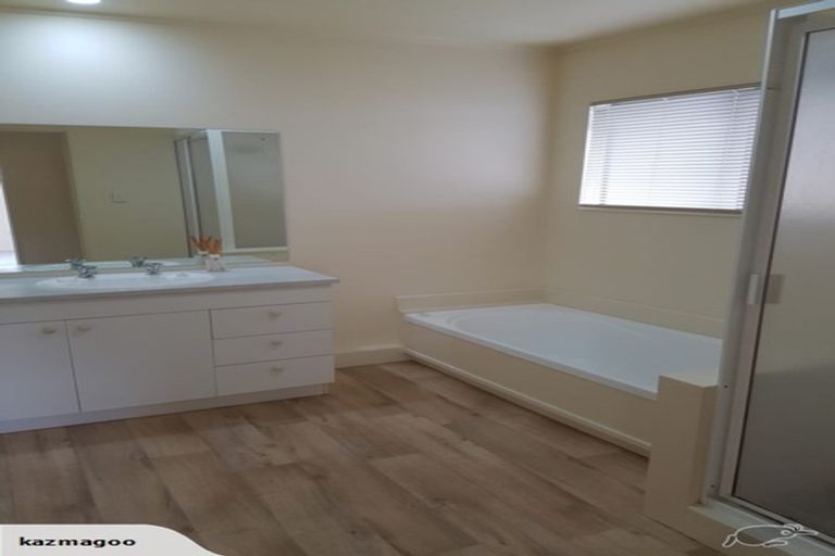 Photo of property in 24/24 Eastglen Road, Glen Eden, Auckland, 0602