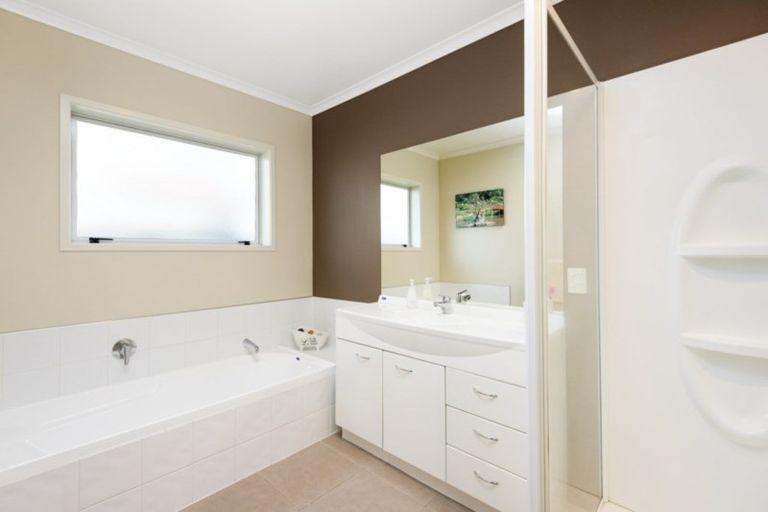 Photo of property in 2/100 Millers Road, Brookfield, Tauranga, 3110