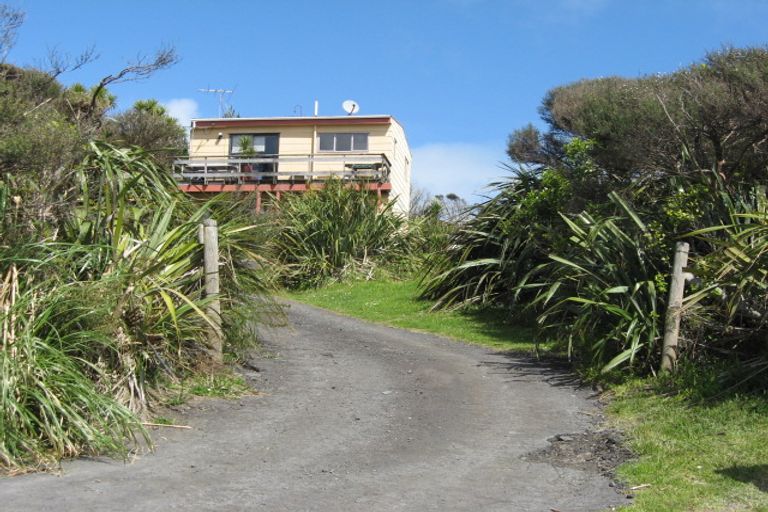 Photo of property in 14 Log Race Road, Piha, New Lynn, 0772