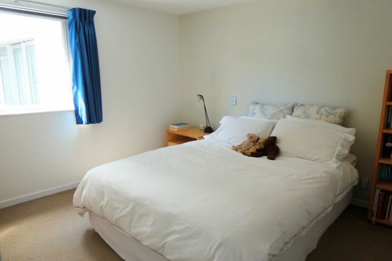 Photo of property in Montreaux Apartments, 8b/164 The Terrace, Wellington Central, Wellington, 6011