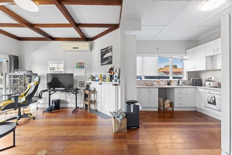 Photo of property in 4050 Great North Road, Glen Eden, Auckland, 0602