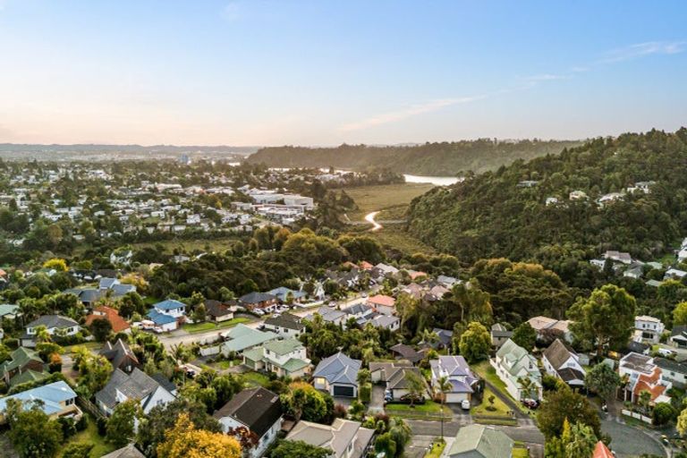 Photo of property in 4 Redfern Lane, Glenfield, Auckland, 0629