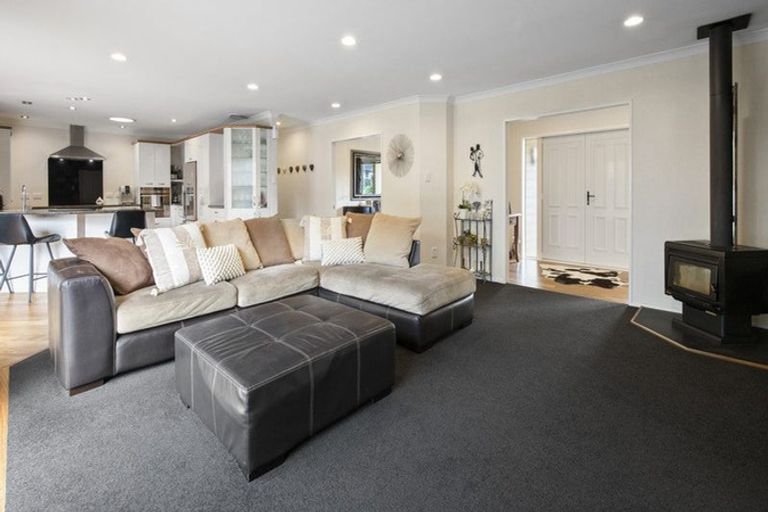 Photo of property in 24 Glencairn Place, Buckland, Pukekohe, 2677