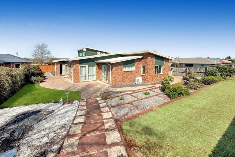 Photo of property in 19 Willowview Drive, Redwood, Christchurch, 8051