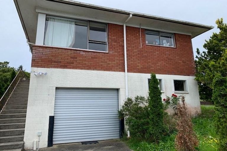 Photo of property in 1/11 Lancelot Place, Glenfield, Auckland, 0629