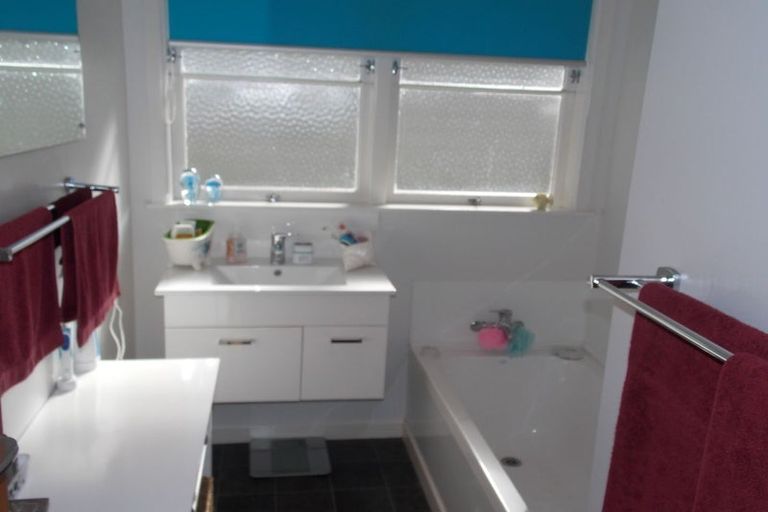 Photo of property in 16 Ongo Road, Hunterville, 4730