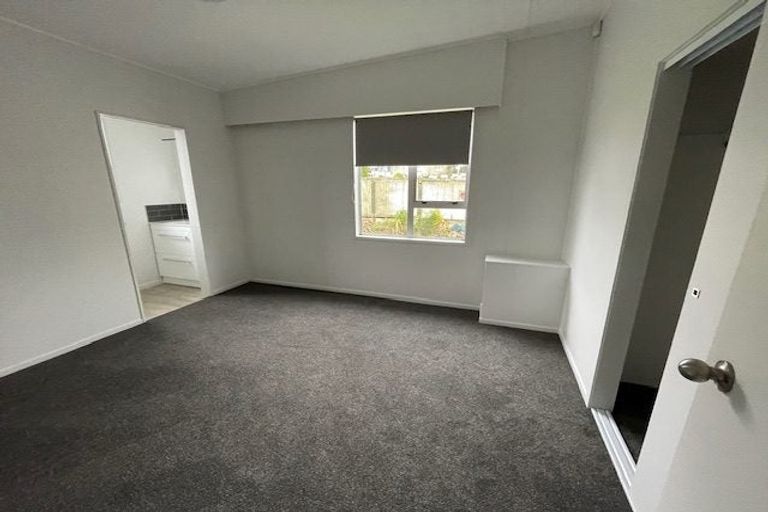 Photo of property in 4 Waiwera Crescent, Maupuia, Wellington, 6022