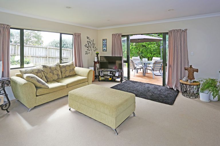 Photo of property in 8a Stembridge Avenue, Pukekohe, 2120