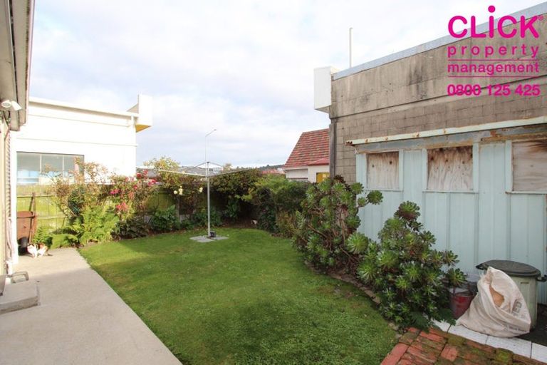 Photo of property in 24 Wynyard Street, South Dunedin, Dunedin, 9012