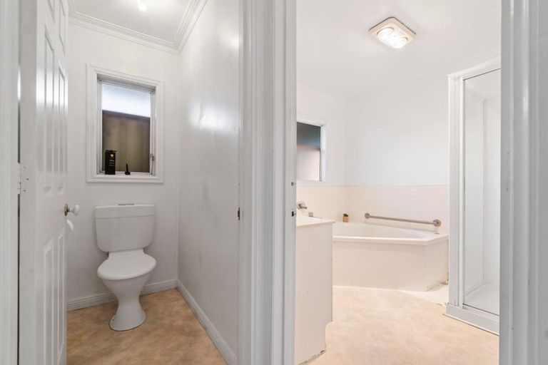 Photo of property in 2/25 Scott Avenue, Mangere Bridge, Auckland, 2022