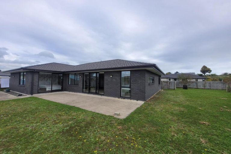 Photo of property in 7 Twin Way, Hurworth, New Plymouth, 4310